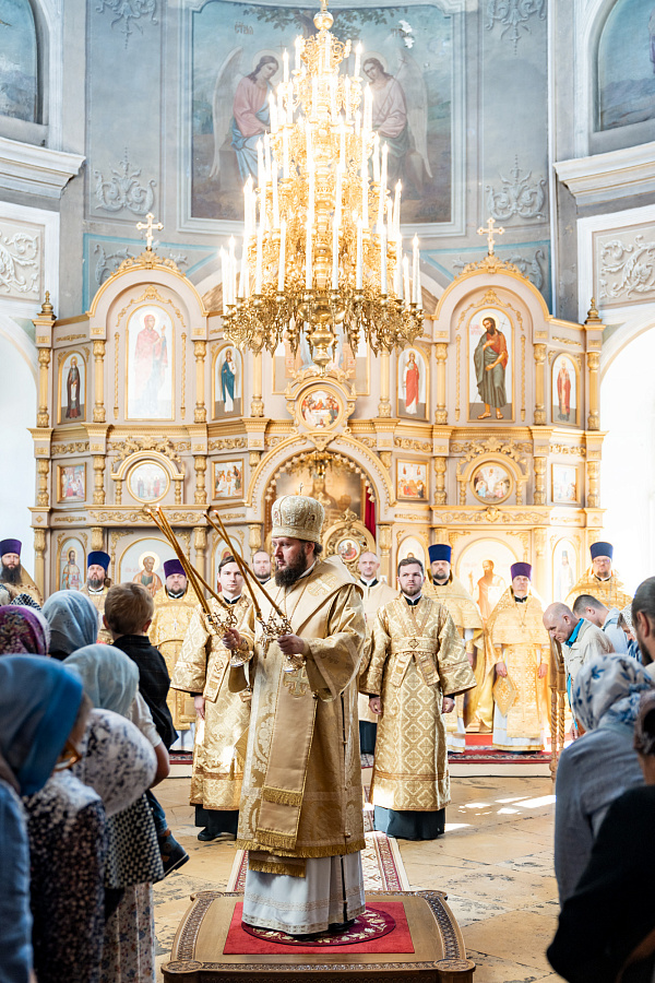 Архиерейское богослужение в Петропавловском храме города Лыткарино